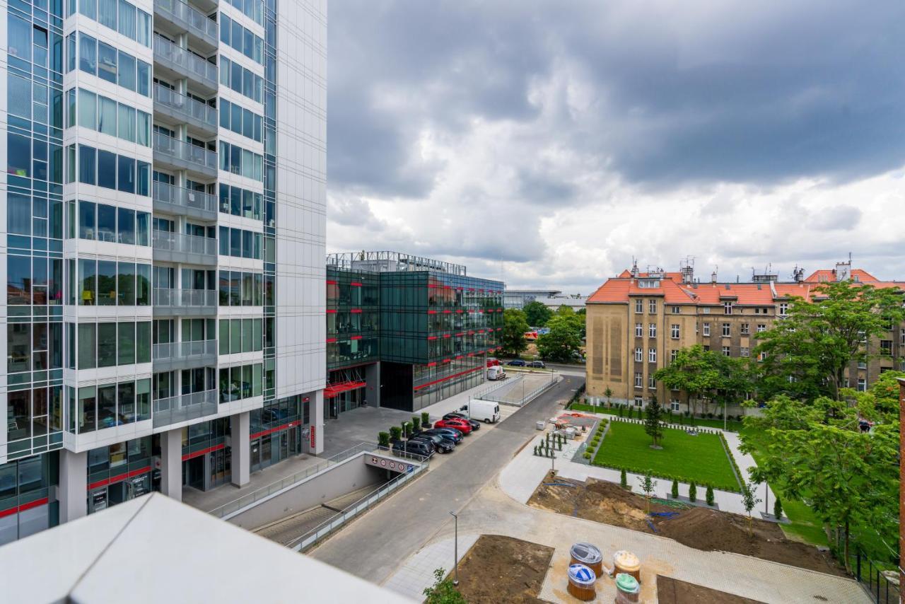 Towarowa By Renters Apartment