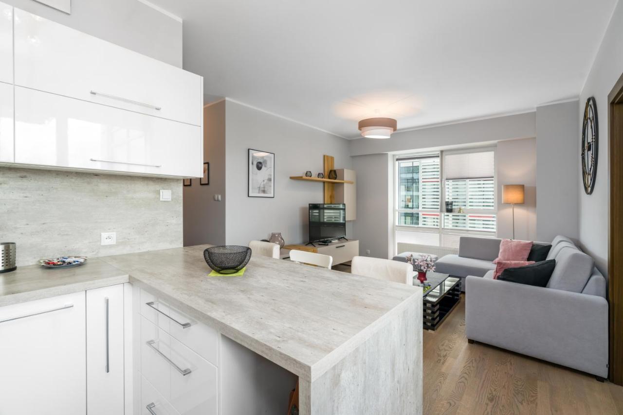 Towarowa By Renters Apartment *