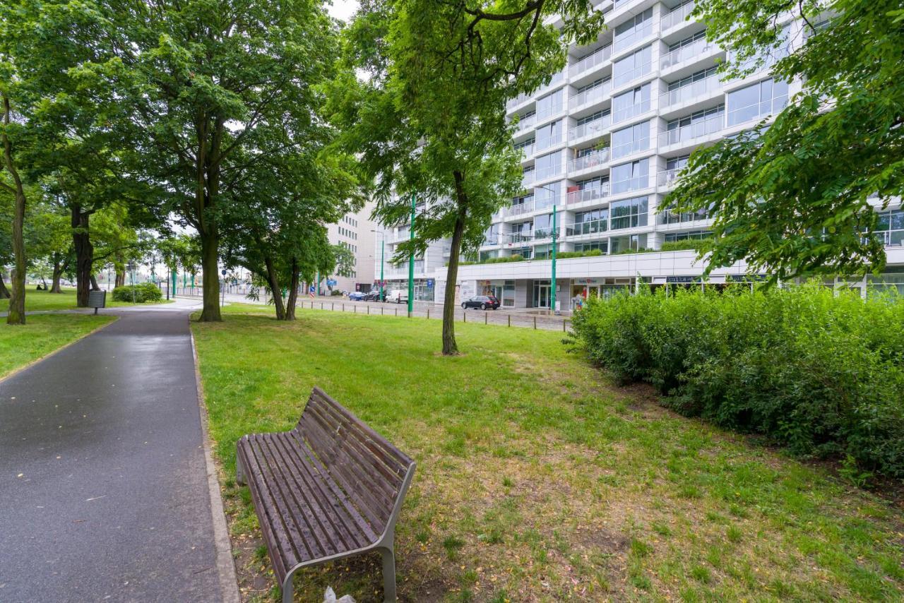 Towarowa By Renters Apartment
